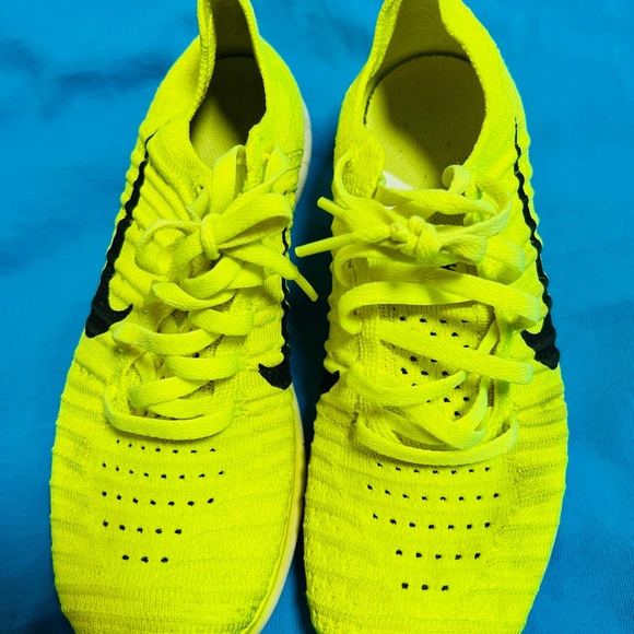 Nike comfortable and almost new - Picture 2 of 4